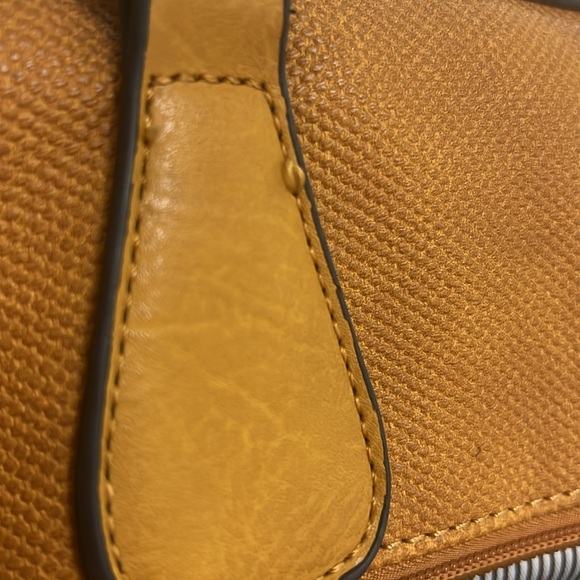Mustard yellow shoulder bag - Picture 8 of 11